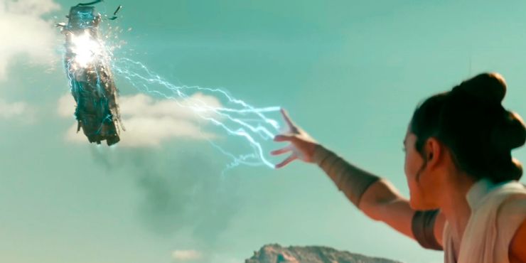 Дейзі Рідлі у ролі Рей Скайуокер, яка використовує Силову блискавку у фільмі "Зоряні війни: Повстання Скайуокера"