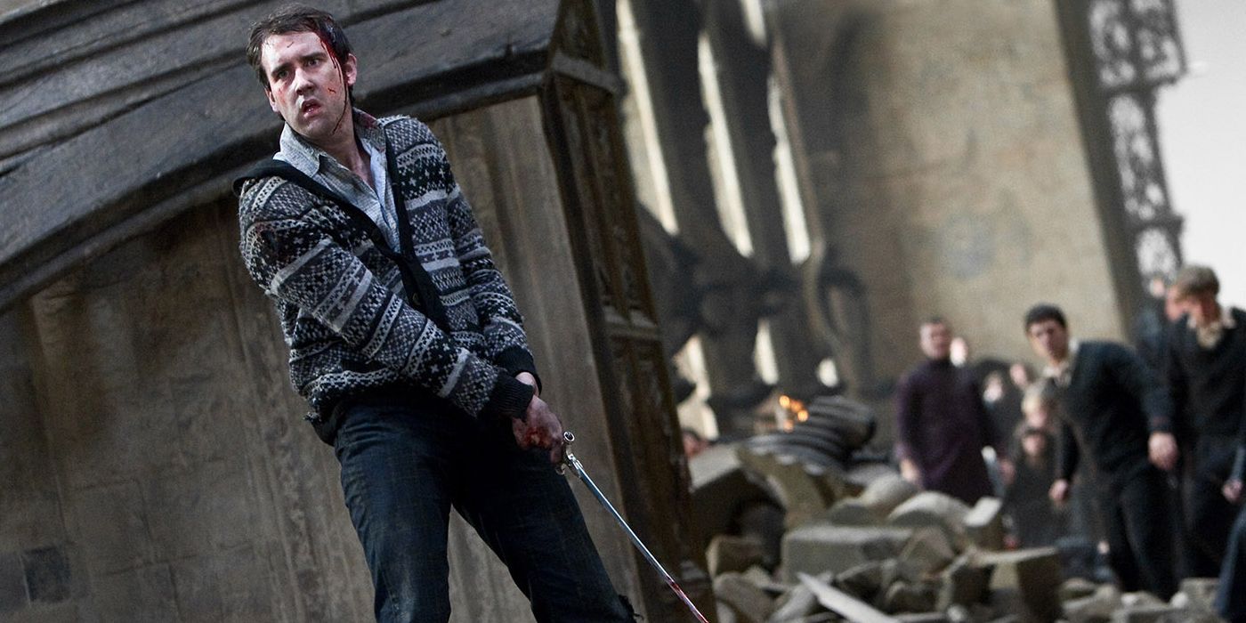 Невіл Лонгботтом із мечем Гріфіндора у фільмі "Гаррі Поттер і Дари Смерті: Частина II