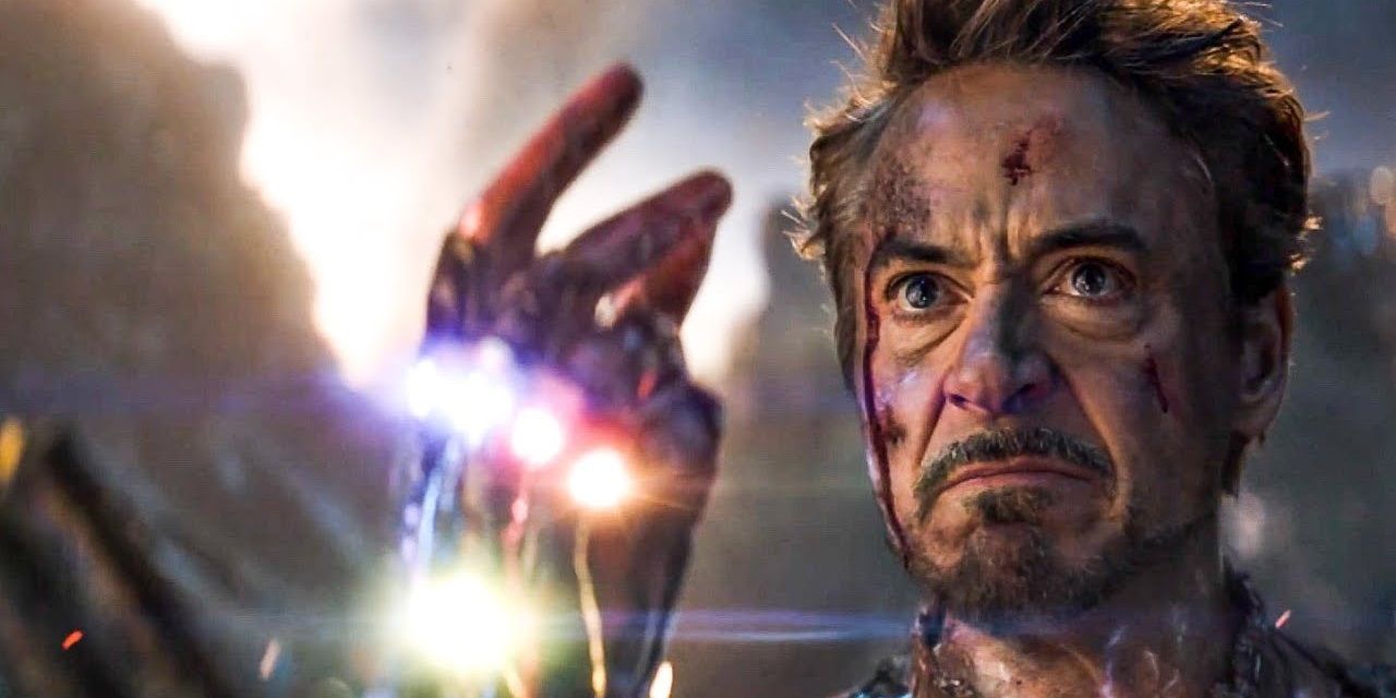 Тони щелкает пальцами в фильме "Мстители: Финал".