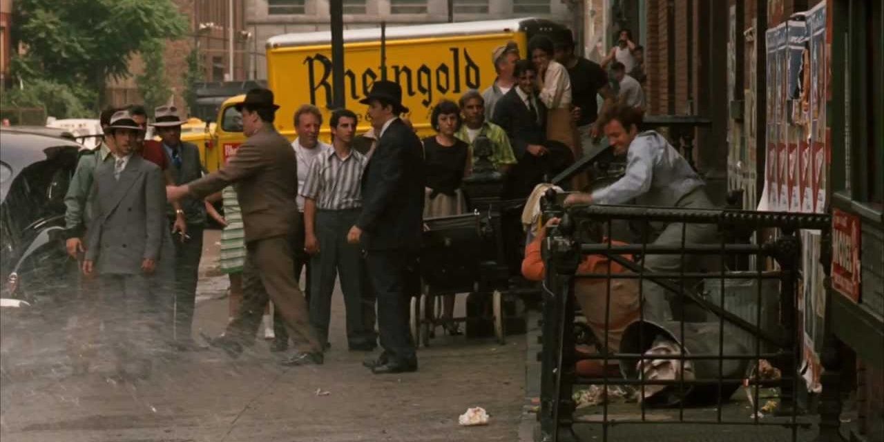Сонні Корлеоне б'ється на вулиці у фільмі "Хрещений батько"