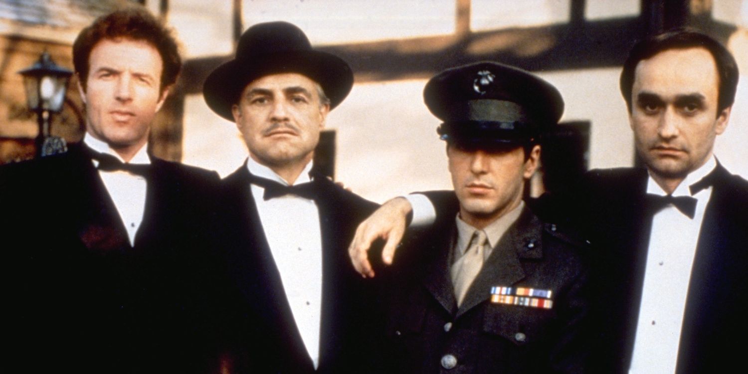 Джеймс Каан у ролі Санні, Марлон Брандо у ролі дона Віто Корлеоне, Аль Пачіно у ролі Майкла та Джон Казале у ролі Фредо у фільмі "Хрещений батько".