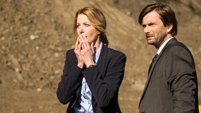 Gracepoint (2014), Episode 1