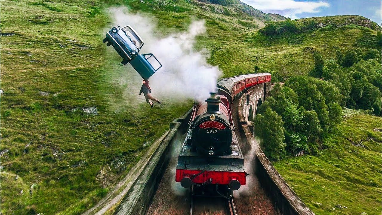 Ford Anglia пролітає над Хогвартс-експресом у фільмі "Гаррі Поттер та Таємна кімната"