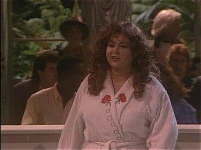Roseanne (1988), Episode 8