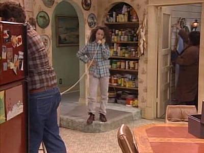 Roseanne (1988), Episode 4