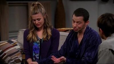 "Two and a Half Men" 10 season 12-th episode