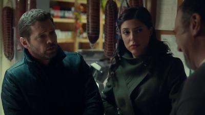 Private Eyes (2016), Episode 10