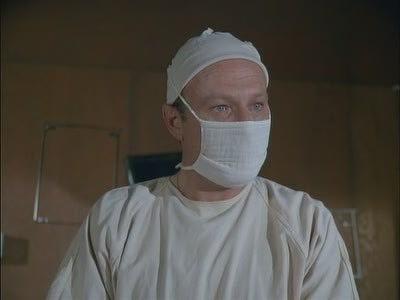 Серія 9, Мобільний армійський хірургічний шпиталь / MASH (1972)