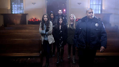 "Pretty Little Liars" 1 season 22-th episode