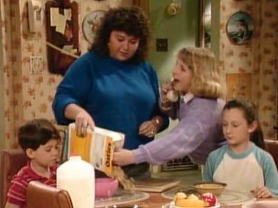 "Roseanne" 1 season 1-th episode