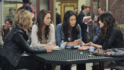 "Pretty Little Liars" 2 season 17-th episode