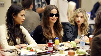 "Pretty Little Liars" 1 season 2-th episode