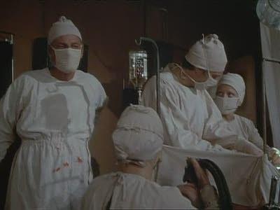 15 серія 3 сезону "Мобільний армійський хірургічний шпиталь"