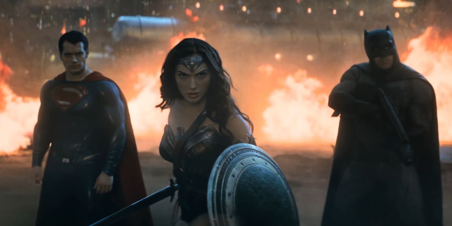 Супермен, Чудо-женщина и Бэтмен вместе как троица в фильме "Бэтмен V Супермен на заре справедливости" (2016)