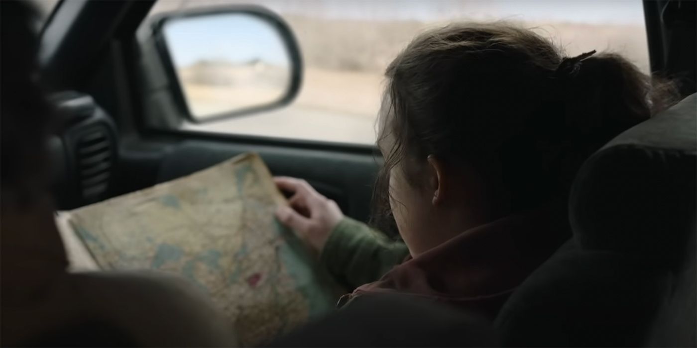 Элли из игры The Last of Us читает физическую карту в четвертом эпизоде