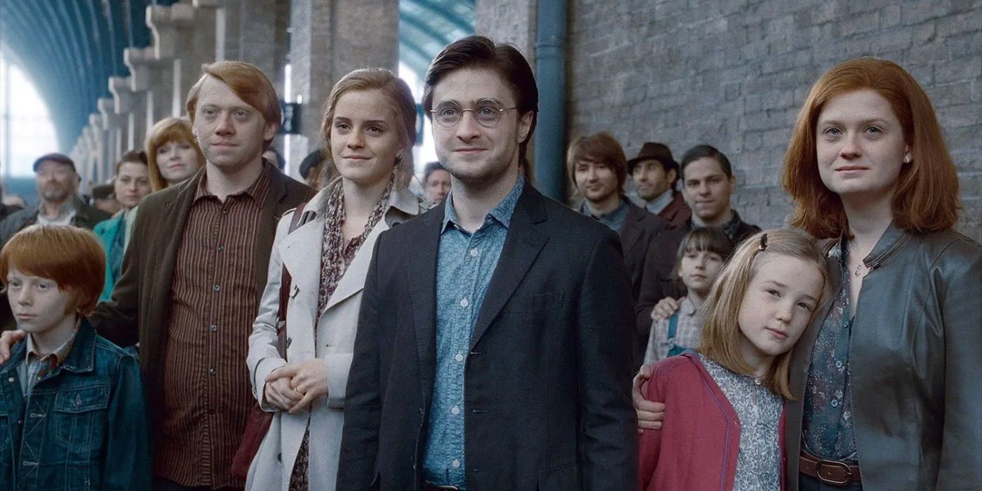 Гаррі, Рон, Герміона та Джіні стоять на платформі 9 3/4 у фільмі "Гаррі Поттер та Дари Смерті".