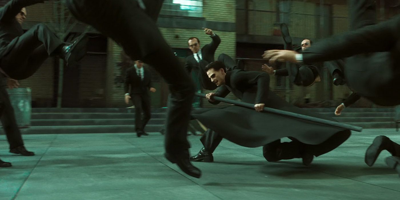 Нео сражается с клонами Агента Смита в фильме "Матрица: Перезагрузка".
