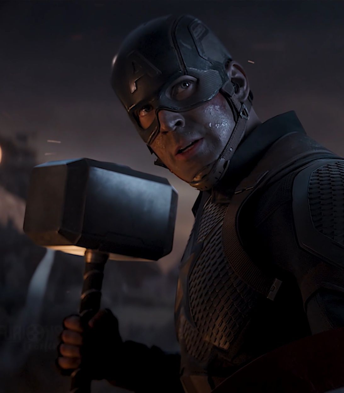В фильме Мстители: Финал Капитан Америка наконец-то смог овладеть молотом Тора - Мьёльниром.