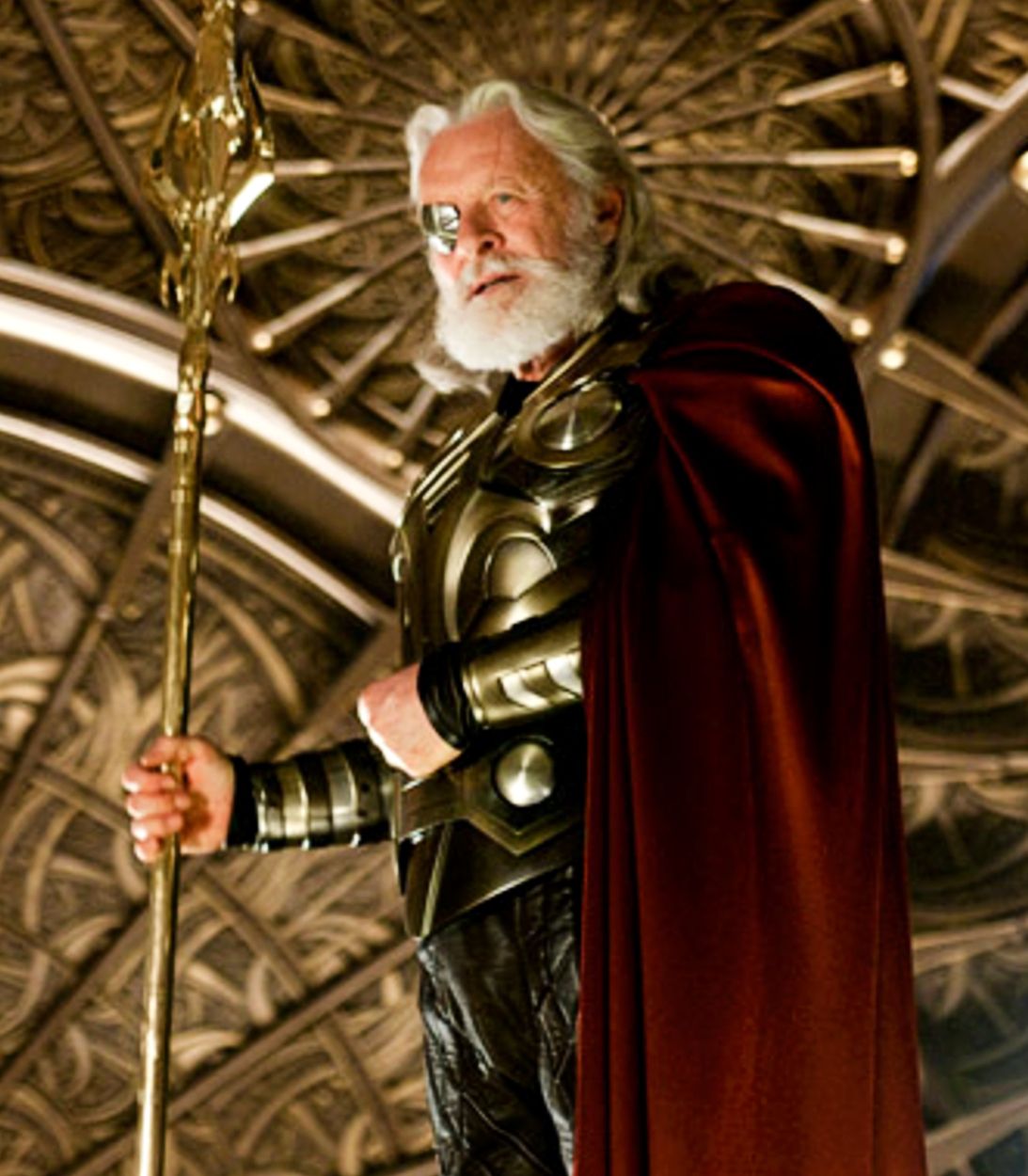 В фильме Тор: Рагнарёк Один говорит Тору, что он не Бог молота.
